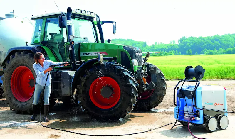 limpieza agrícola con hidrolavadora en invernadero